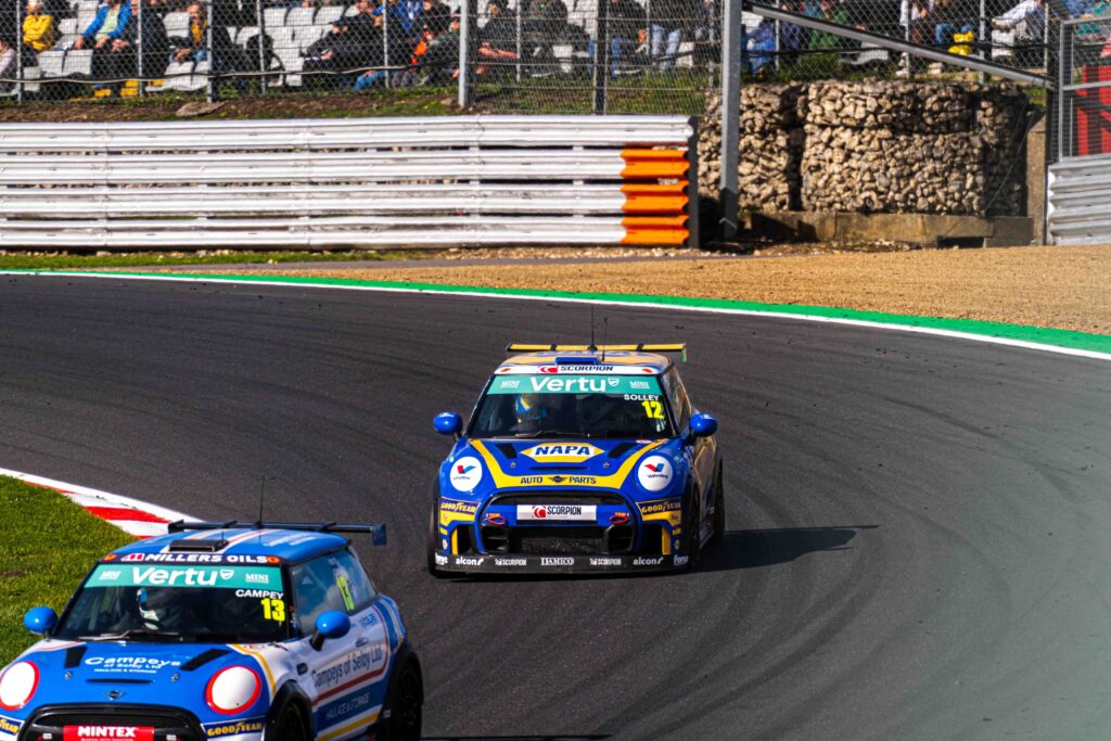 Season finale of the Vertu Mini Challenge Brands Hatch 2025