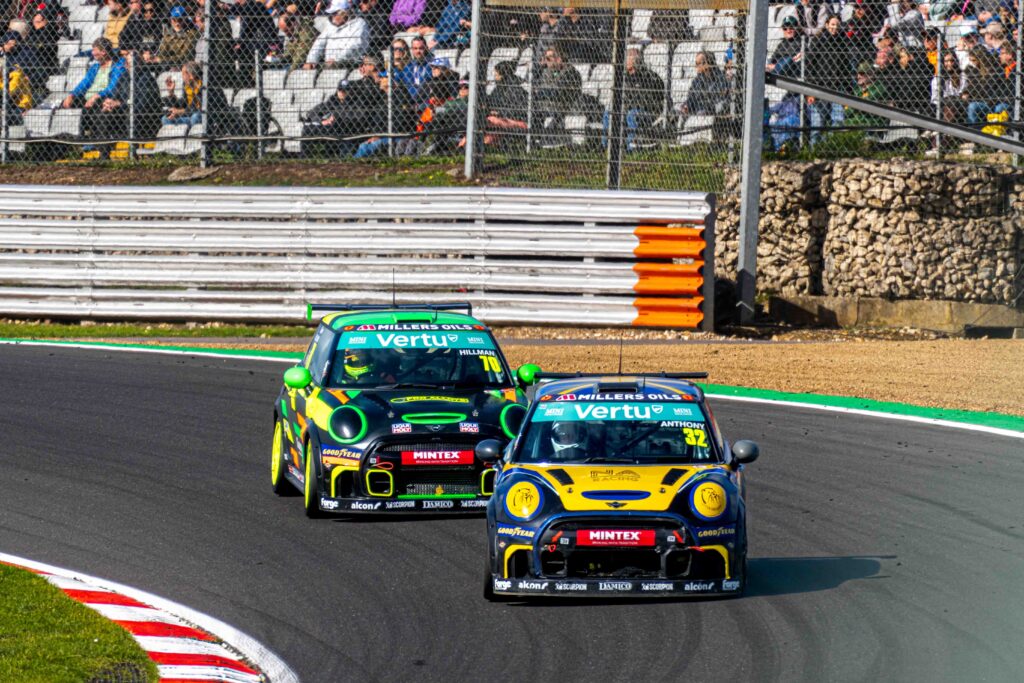 Season finale of the Vertu Mini Challenge Brands Hatch 2025
