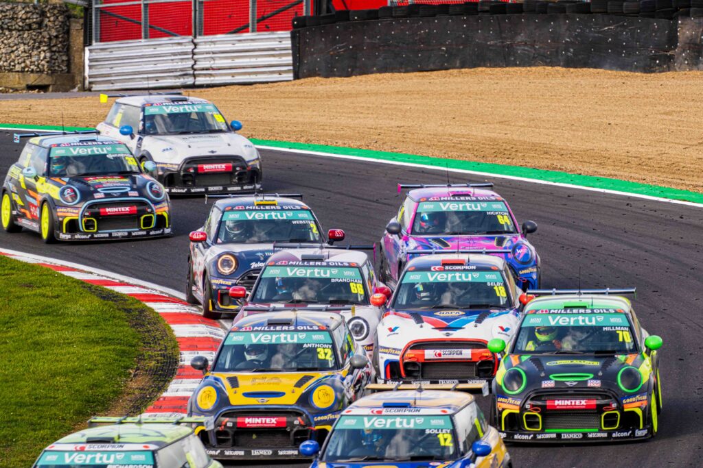 Season finale of the Vertu Mini Challenge Brands Hatch 2025