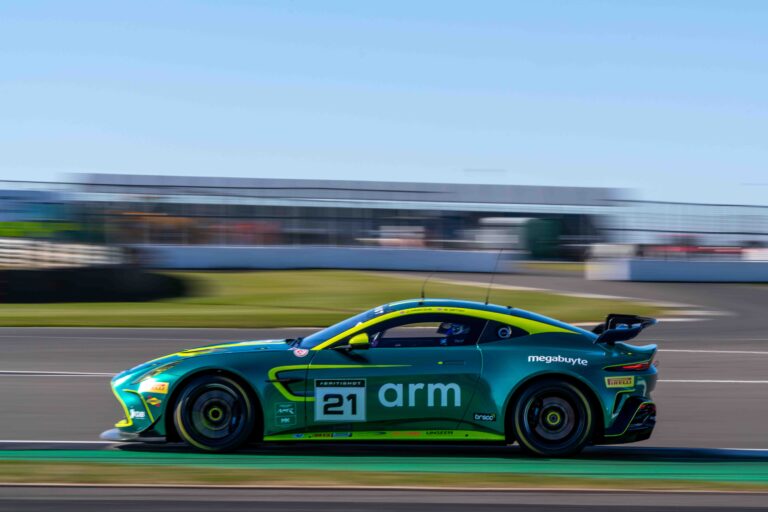 Car #21 Will Orton & Jessica Hawkins In a Aston Martin Vantage AMR GT4 Evo For MK Racing