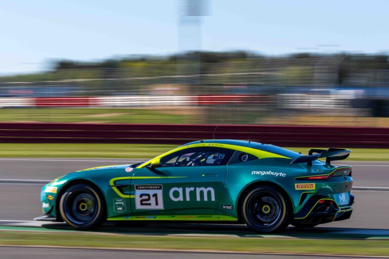 Car #21 Will Orton & Jessica Hawkins In a Aston Martin Vantage AMR GT4 Evo For MK Racing