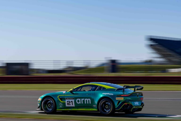 Car #21 Will Orton & Jessica Hawkins In a Aston Martin Vantage AMR GT4 Evo For MK Racing