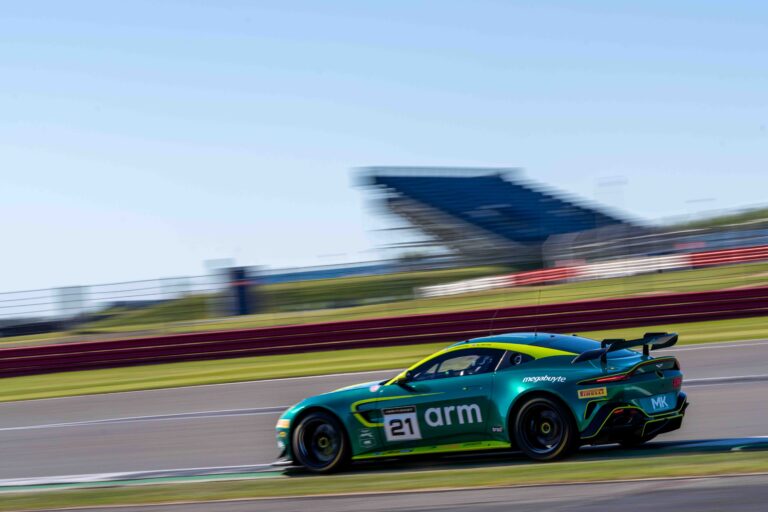 Car #21 Will Orton & Jessica Hawkins In a Aston Martin Vantage AMR GT4 Evo For MK Racing