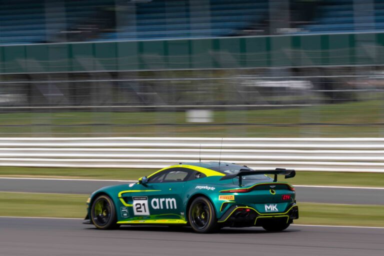 Car #21 Will Orton & Jessica Hawkins In a Aston Martin Vantage AMR GT4 Evo For MK Racing