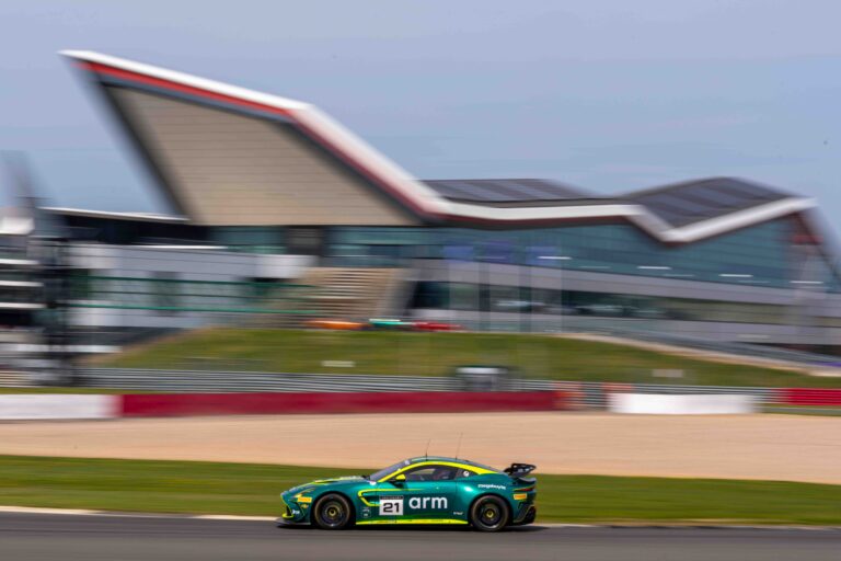 Car #21 Will Orton & Jessica Hawkins In a Aston Martin Vantage AMR GT4 Evo For MK Racing