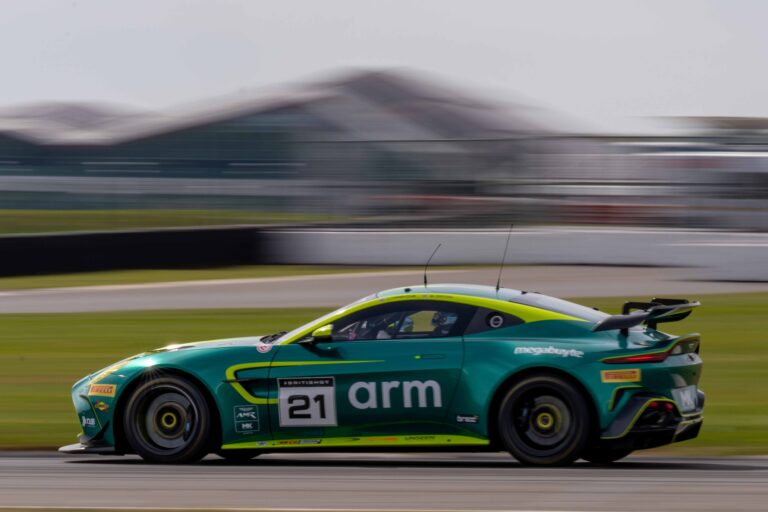 Car #21 Will Orton & Jessica Hawkins In a Aston Martin Vantage AMR GT4 Evo For MK Racing