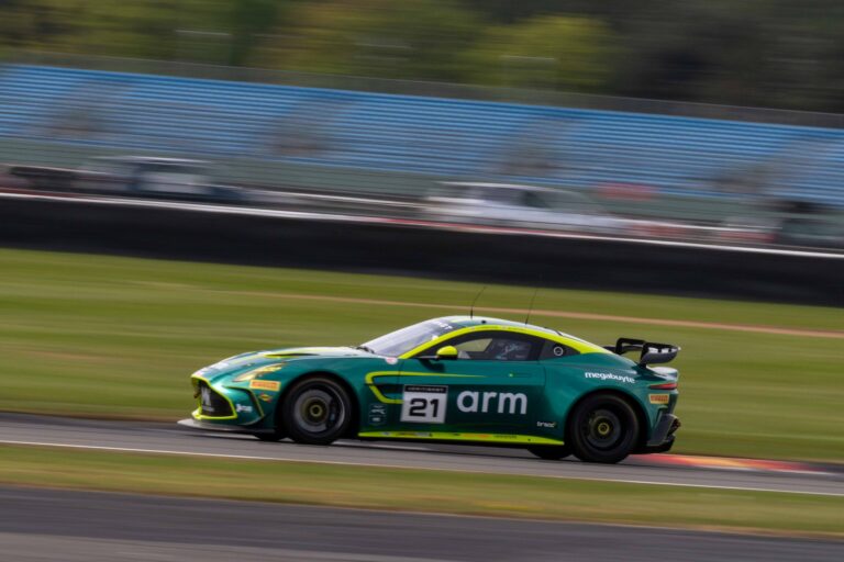 Car #21 Will Orton & Jessica Hawkins In a Aston Martin Vantage AMR GT4 Evo For MK Racing