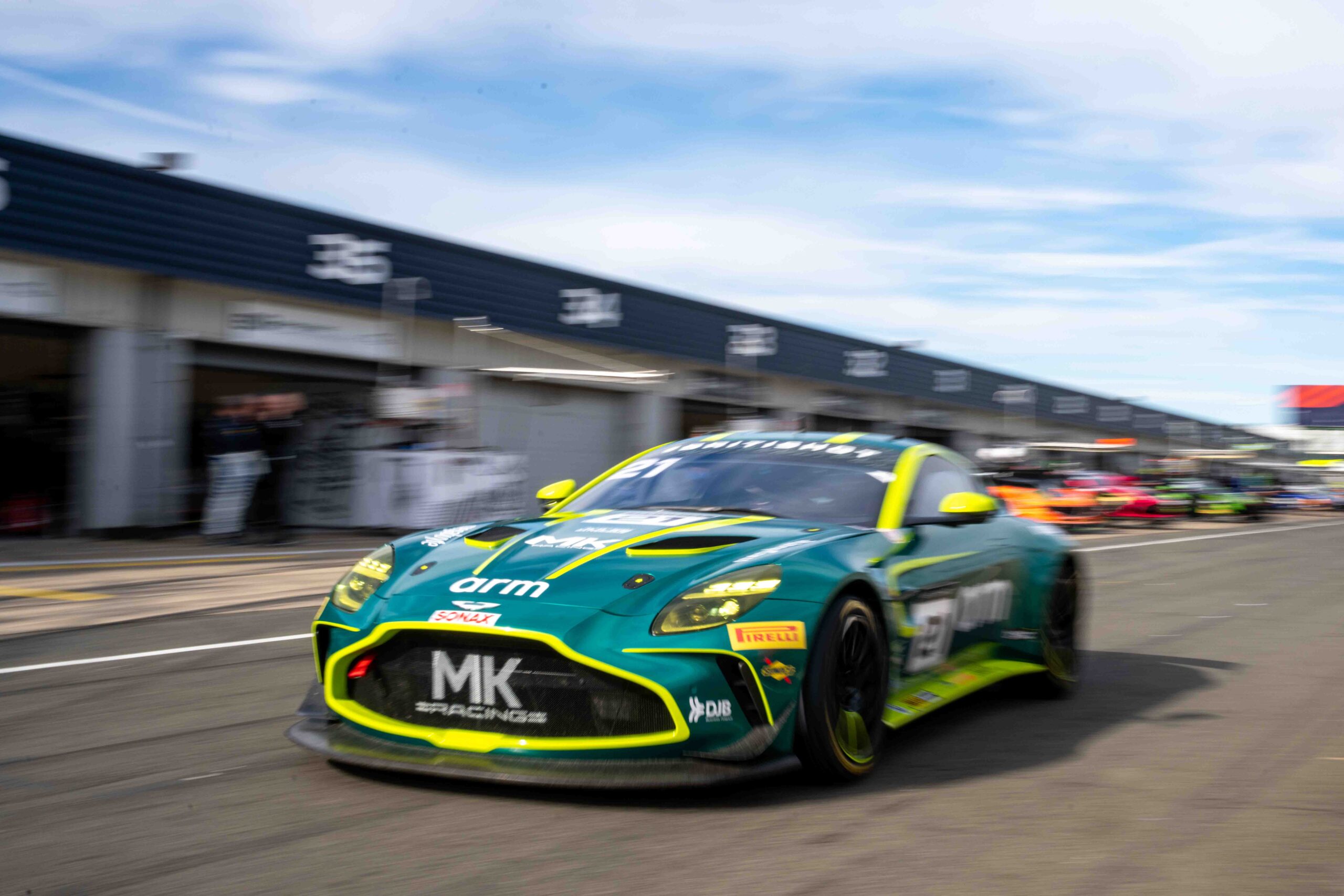Car #21 Will Orton & Jessica Hawkins In a Aston Martin Vantage AMR GT4 Evo For MK Racing