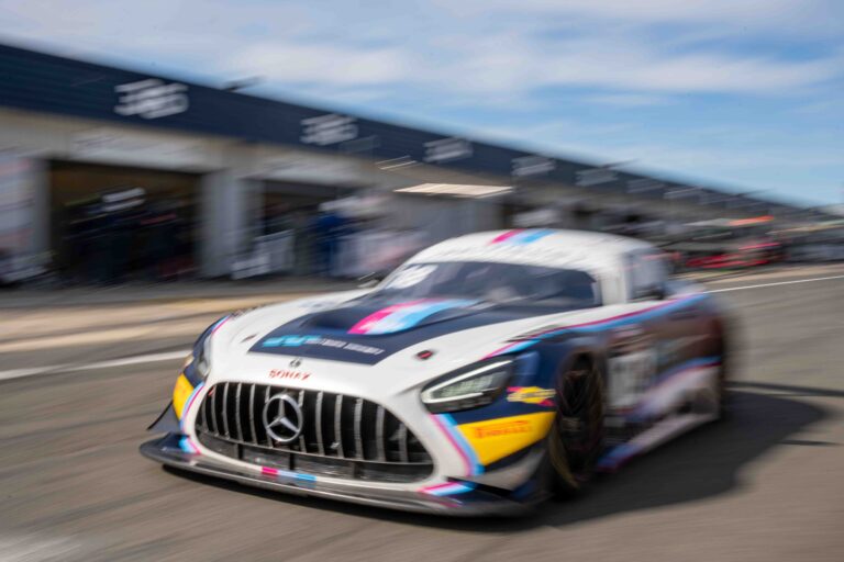 Car #18 Kevin Tse & Ben Green In a Mercedes-AMG GT3 Evo For 2 Seas Motorsport